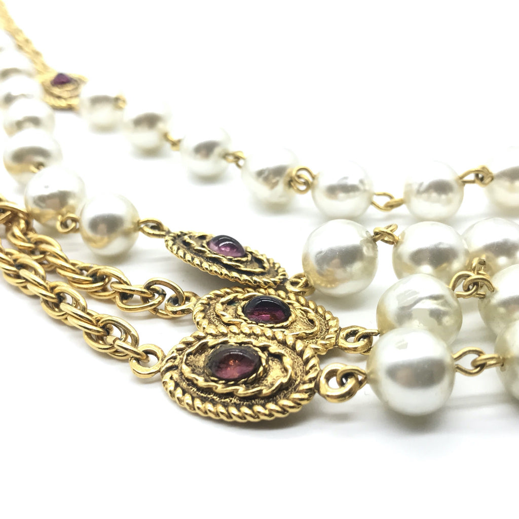 vintage chanel pearl and gripoix necklace