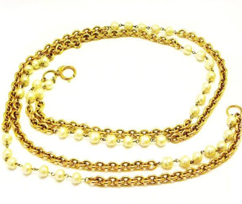 chanel pearl/chain necklace as worn by rihanna