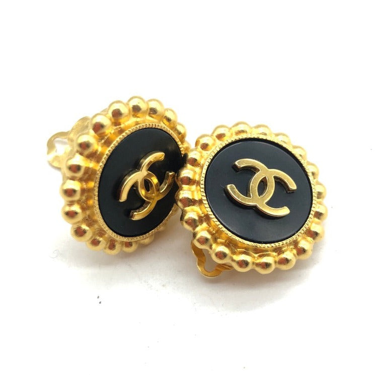 chanel black/gold round earrings