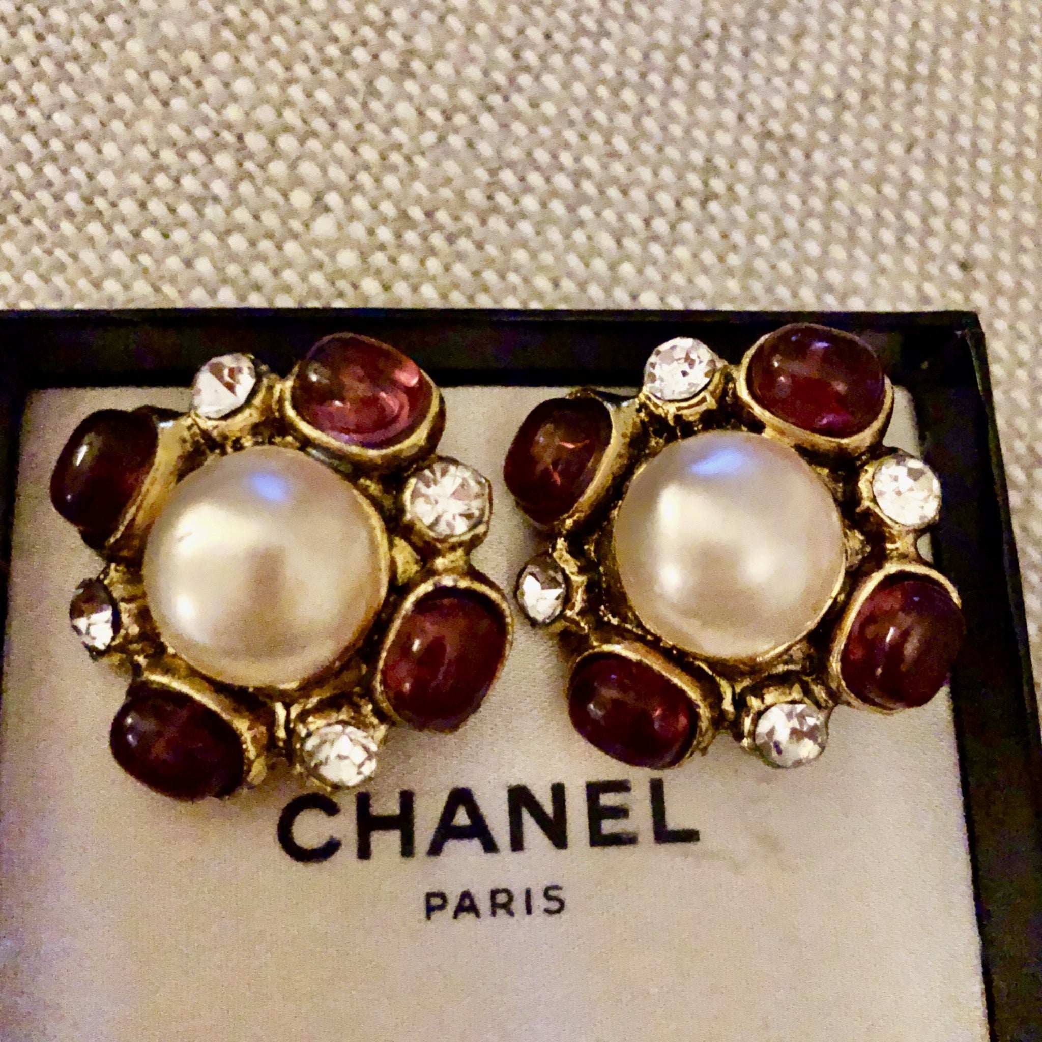 CHANEL GRIPOIX GLASS AND FAUX PEARL PENDANT EARRINGS