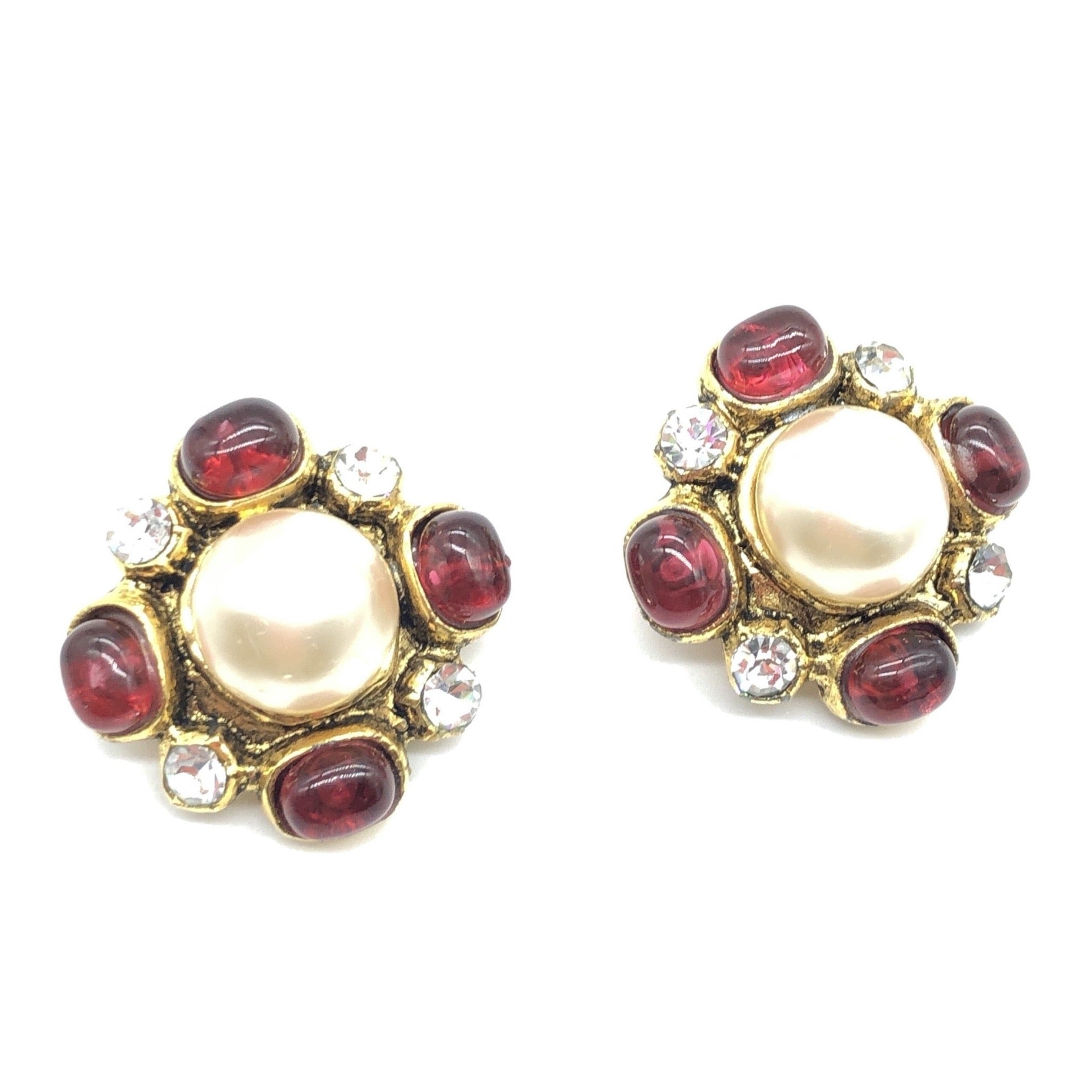 Chanel 1970's Pearl and Gripoix Earrings – Very Vintage