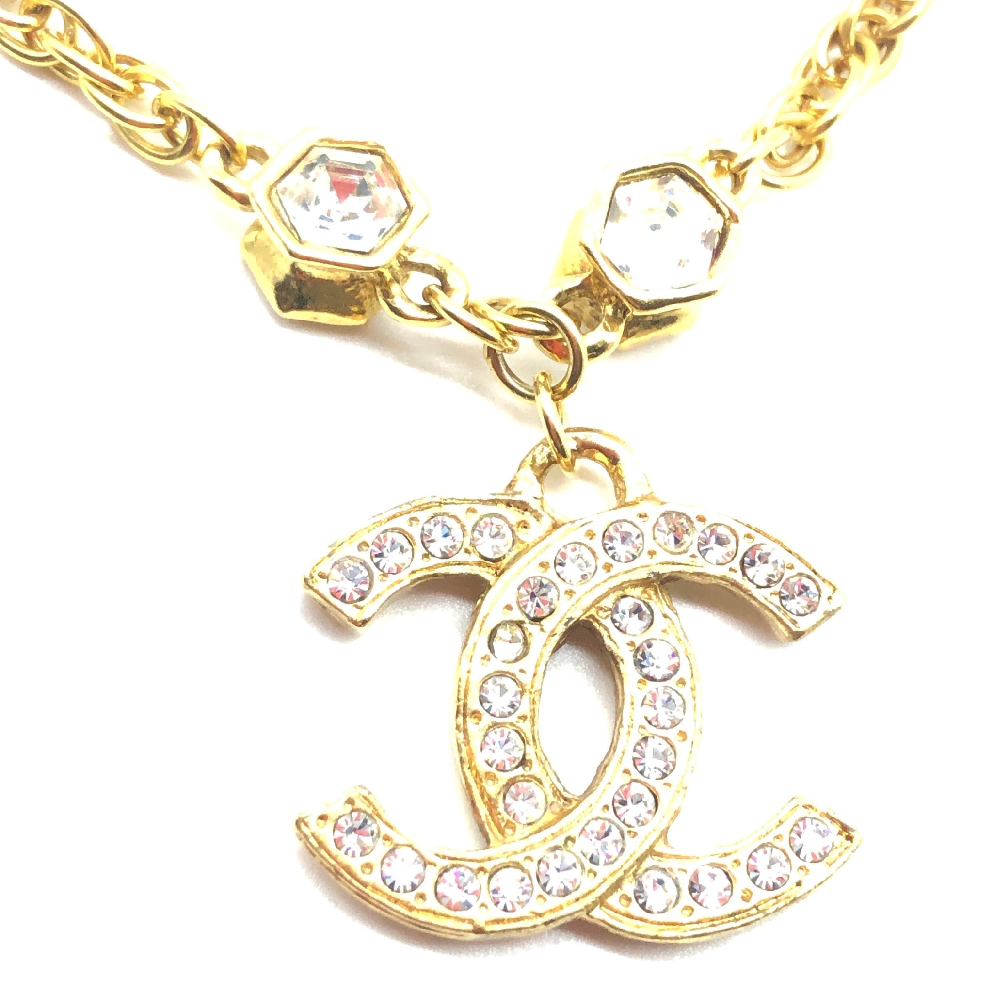 Vintage Chanel Necklace with Crystals and CC Charm – Very Vintage