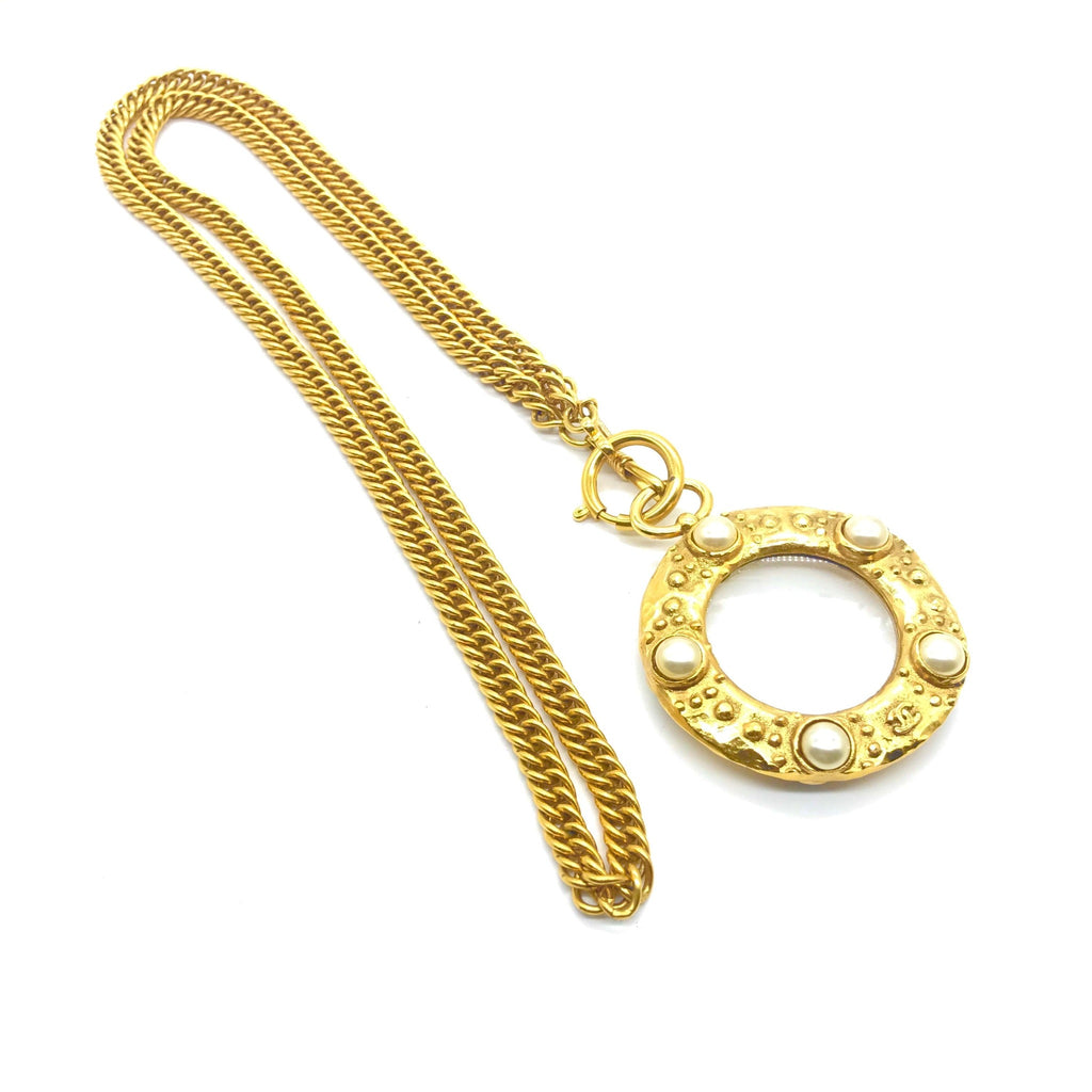 vintage chanel loupe with pearls necklace