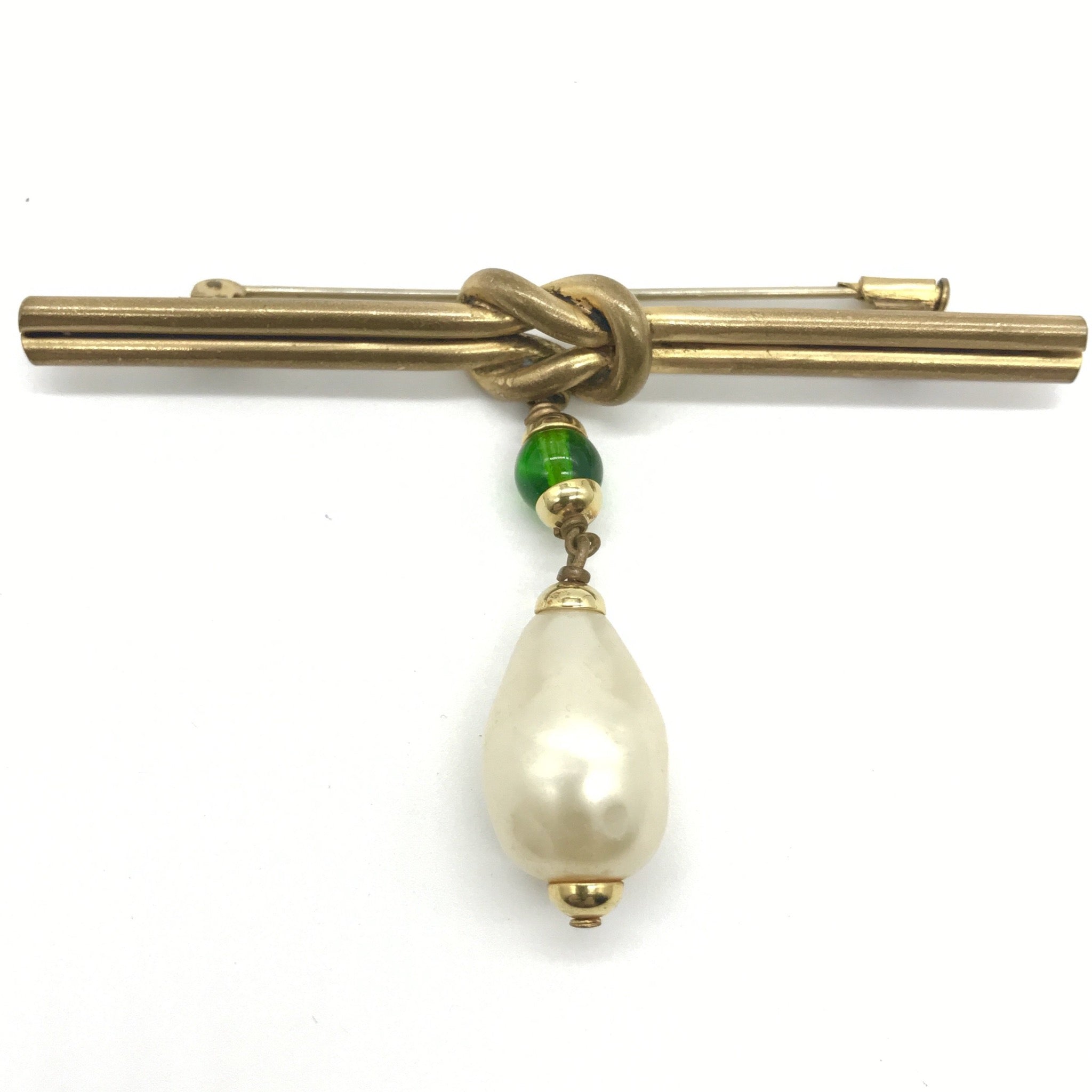 Chanel Vintage Classic Gold Plated CC Flower Pearl Crystal Pin For Sale at  1stDibs