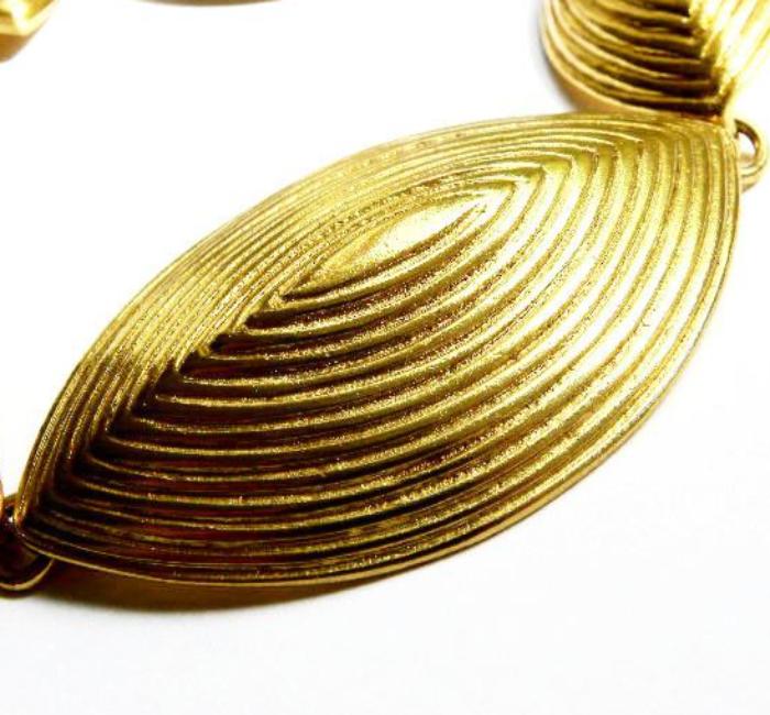 YSL etched oval necklace set detail