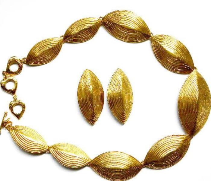 YSL yves saint laurent etched oval necklace set